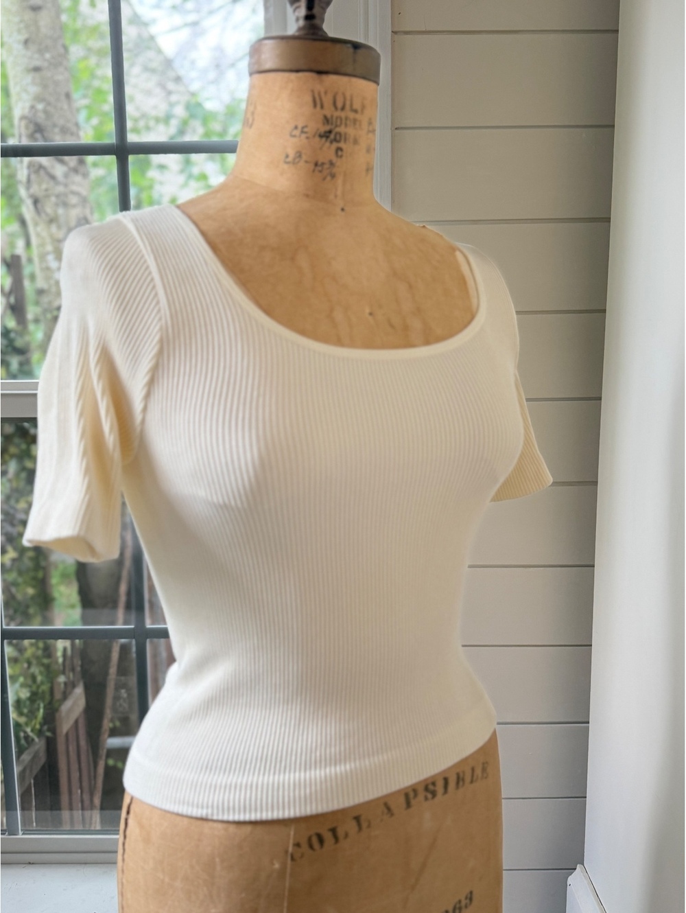 Naf Naf Paris Cropped Ribbed Cuff Short Sleeve Fitted Sweater Top Women’s Small